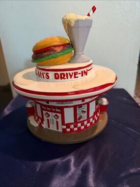 Drive-In Burger & Milkshake Playset Figurine - Red/White Dept 56
